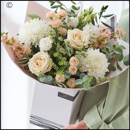 Deluxe Neutral Bouquet